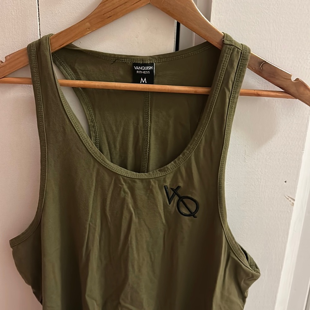 Men’s vanquish tank top size M